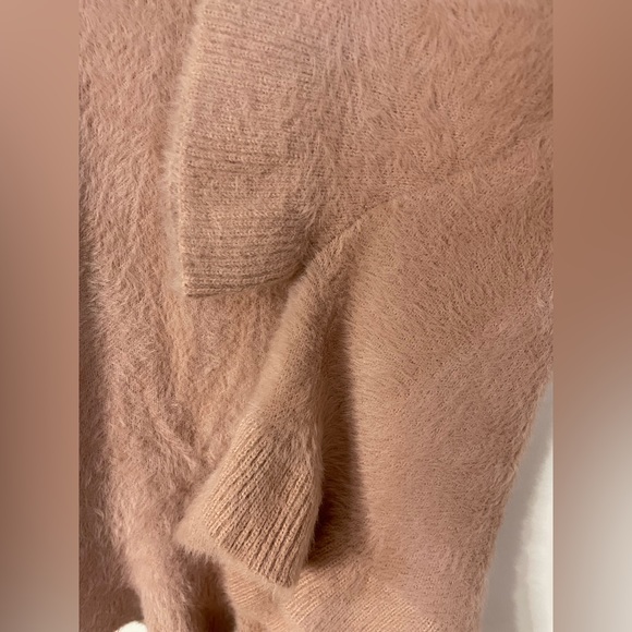 Anthropologie Falling Snow Eyelash Ruffled Turtleneck Poncho Dusty Pink OS - Picture 5 of 6